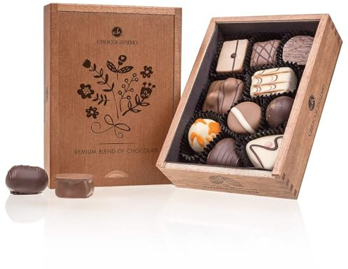 CHOCOLISSIMO - Pralinen Geschenk - Schokolade Geschenk - mit Alkohol - 10 Stück in Holzbox mit Blumenmotiv - Geburtstag Geschenk für Frauen, Mama - Valentinstag, Renteneintritt - Elegance Blumen