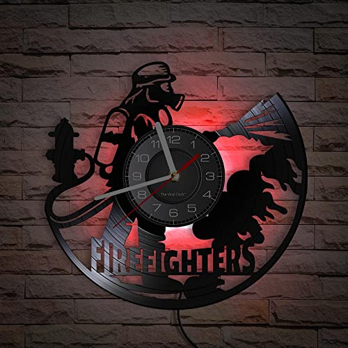 Smotly Vinyl Feuerwehrmann Lösch-Themenuhr mit LED-Nachtlichtfunktion – stille Wanduhr Geschenk