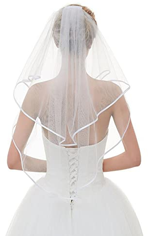 Lovunshou Bridal Veil Wedding Vails Women's Simple Short Wedding Veils with Comb for Brides Shower Bachelorette Hen do Night Party Chucky Costume Halloween Girls First Communion (Ivory)