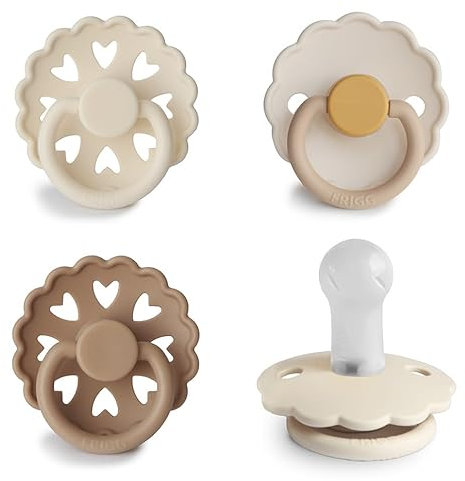 FRIGG Multipack Silikon-Schnuller | 4'er Packung | Hergestellt in Dänemark | Symmetrischer Sauger in Kirschform | (Snowflake Dream, Größe 2 (6-18 Monate))