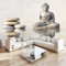 Fototapete Buddha-Statue Gestapelte Steine Reflexion 3D Effekt Vlies Tapeten Wandgemälde 400 x 280 cm Moderne Wanddeko Design Wandtapete Hellgrau Wohnzimmer Schlafzimmer Büro Flur Wandgemälde