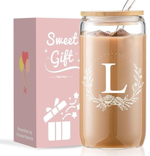 NOOMII A-Z Initial Personalised Gifts for Women- Birthday Gifts for Women 16oz Iced Coffee Glass Cups with Bamboo Lids and Straws- Ideal Iced Coffee Gift Set for Friend Mum Wife Colleagues (L)
