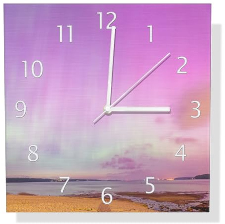 Wallario Design Wanduhr Leuchtende Lichter über Sandstrand aus Aluverbund, Alu-Uhr Größe 30 x 30 cm, weiße Zeiger mit Metalloptik