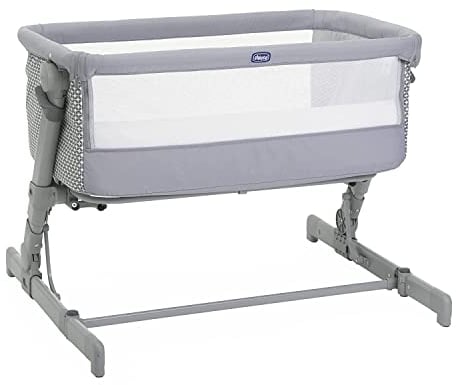 Chicco Next2Me Go, Beistellbett Babybett, Kompatibel mit Mehreren Betten, Höhenverstellbar, Neigbar, Gute Luftzirkulation, Matratze und Reisetasche Enthalten, Hellgrau