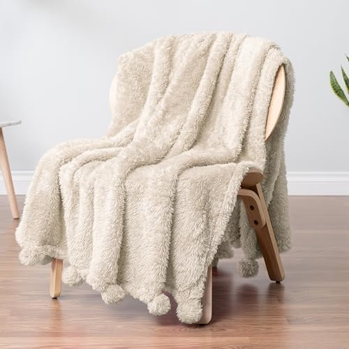 PAVILIA Cremefarbene Sherpa-Überwurf-Decke für Couch, Pom Pom | Flauschige weiche Plüschdecke für Sofa, Bett | zottelige, dekorative beige elfenbeinfarbene Pompon-Überwurf, 50 x 60 cm