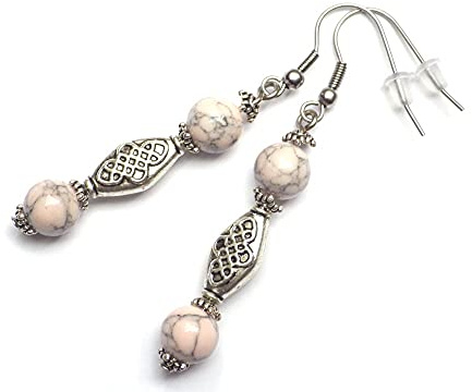 Orecchini pendenti donna etnici con perle in pietra naturale giada bianca tinta ematite o turchese ricostituito stile boho chic fatti a mano in Francia