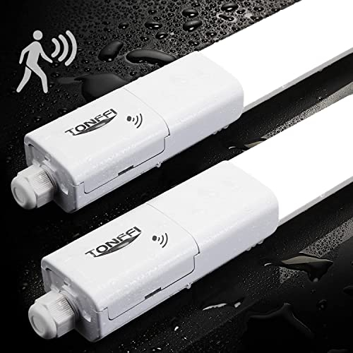 TONFFI 2 Stück LED Feuchtraumleuchte mit Bewegungsmelder 115CM, 36W 4100LM 4000K Verknüpfbar LED Deckenleuchte Röhre Wannenleuchte IP65 Wasserfest für Werkstatt Garage Keller Flur Dachboden Lager