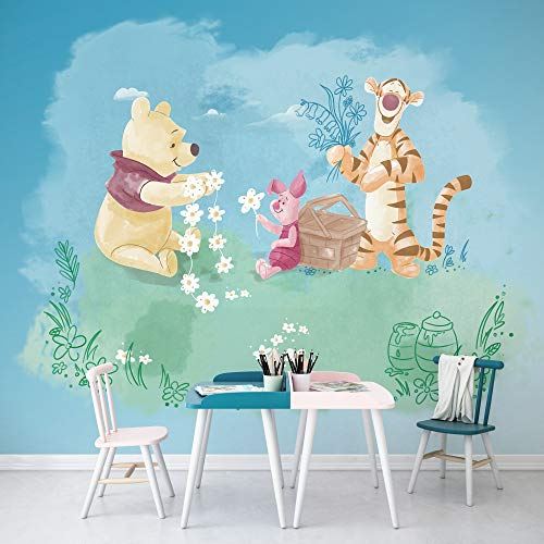 Komar Vlies Fototapete Winnie Pooh Picnic | Größe: 300 x 280 cm (Breite x Höhe), Bahnbreite 50 cm | Tapete, Wandbild, Dekoration, Wandbelag, Kinderzimmer, Schlafzimmer | DX6-033, bunt