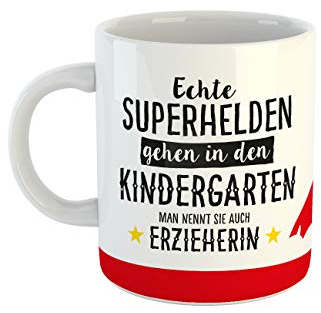 clothinx Tasse für Erzieherin Kindergarten - Echte Superhelden gehen in den Kindergarten man nennt sie auch Erzieherin - Geschenk beste Erzieherin - rundherum bedruckt, 340ml, aus Keramik