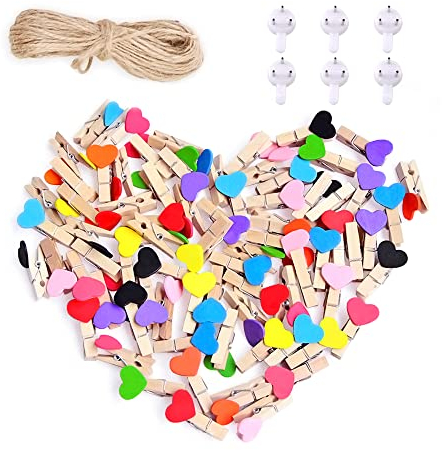 Holzklammern Klein, 50 Pcs Mini Herz Holz Wäscheklammern für Fotos, Kleine Adventskalender Klammern Farbige Holzwäscheklammern, Fotoklammern für Party Deko, mit 10 m Jutegarn und 6 Spurlosen Nägeln