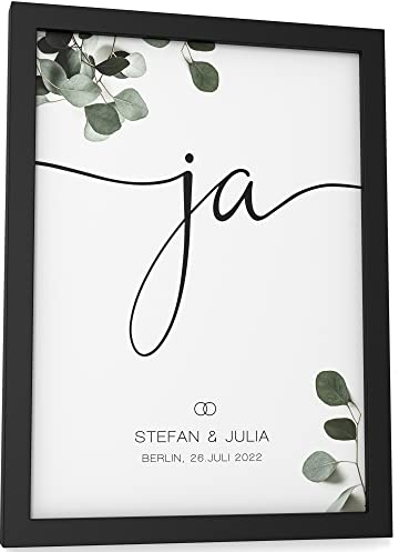 Papierschmiede® Personalisiertes Bild: JA Wort mit Namen, Datum und Ort | DIN A5 (15x21 cm) Bilderrahmen wählbar | Hochzeitsspruch, Personalisiert Bild Hochzeit, Paar Poster „Wedding Ja“