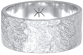 Kuzzoi Herrenring (9 mm) Massiv Handgeschmiedet, Bandring für Männer aus 925 Sterling Silber, Cooler Silberring im Used Look, Ring mit rustikaler Struktur poliert, Ringgröße 62, 0612992920_62