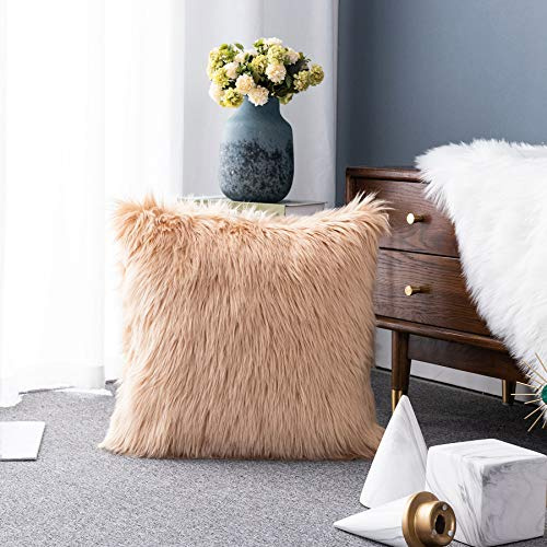 LIGICKY Kunstfell Kissenbezug Einfarbig Plüsch Weich Künstlich Pelz Throw Kopfkissenbezug Kissenhülle Dekorative Rechteck Kissen Dekokissen für Sofa Schlafzimmer Auto (Khaki, 45 x 45 cm)
