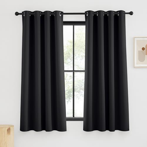 KGORGE Vorhänge Schwarz Blickdicht Thermovorhang Lichtundurchlässig 175 x 140 cm(HxB) 2er Set Schlafzimmer Gardinen Verdunklungsvorhänge Ösen Kurz Fenster