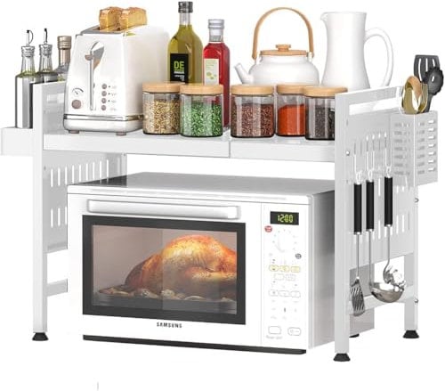 Shally Dogan Estantería extensible para microondas de acero con estante, estante organizador con especiero y cubertería de cocina, mueble con pies antideslizantes (blanco)