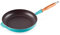 Le Creuset Gusseisen-Bratpfanne mit Holzgriff, Rund, Ø 28 cm, Für alle Herdarten inkl. Induktion geeignet, 3,28 kg, Karibik
