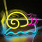 Neon Schild, Schnecken LED Neonlicht, Gelb + Lila + Blau LED Lichtzeichen Neon Neon Schild Nachtlichter, Acryl USB Neon Sign Leuchtschrift für Wand Game Room Bar Party Deko - 28×20CM