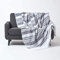 Homescapes extra große Tagesdecke Morocco, monochrom, Sofa-Überwurf aus 100% Baumwolle, weiche Wohndecke 255 x 360 cm, grau-weiß gestreift, mit Fransen
