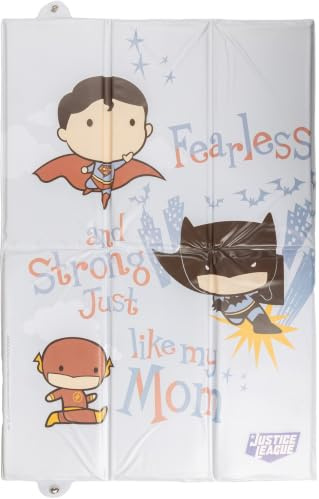 Tataway Warner Bros Justice League Faltbarer Wickeltisch für Kinder, perfekt für Reisen, platzsparend, weich und mit einem Knopfverschluss ausgestattet, Maße 61 cm x 39 cm