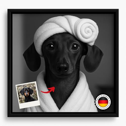BYLITZ Dackel Geschenke, Haustierporträt personalisiert, Lustiges Geschenk für Tierliebhaber, Hund auf der Toilette, Haustier in der Badewanne, Poster, Leinwand oder gerahmtes Bild (Bademantel)