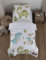 Bettwäsche Kinder Mako Satin Kinderbettwäsche Set aus 100% Baumwolle Aymando | 1x Bettbezug 135x200cm, 1x Kissenbezug 80x80cm | Saum und Reißverschluss goldfarben | Dino
