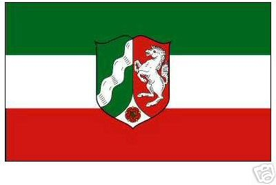 Flagge Nordrhein-Westfalen 250x150 cm, 100 g/m², extrem reißfest, robuste Messing-Ösen, umlaufend genäht, ideal als Hissflagge für Haus, Garten, Innen & Außen