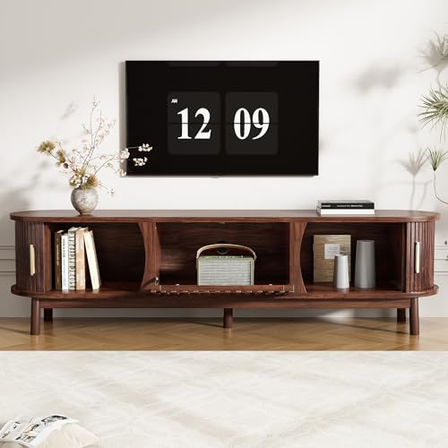 Goldicoo Mueble bajo para TV marrón, 165 x 39,5 x 46 cm, MDF, con puerta corredera y puerta abatible, diseño retro con rayas de madera huecas, para televisores de hasta 65 pulgadas