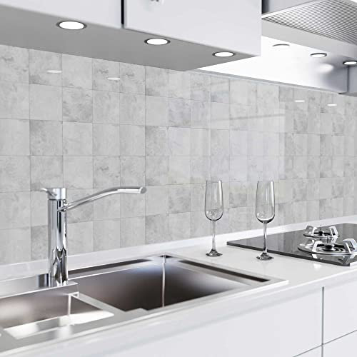 danario Küchenrückwand selbstklebend - Glasoptik - Spritzschutz Küche - versteifte Pet Folie - 0,8 mm - Keramikfliesen Grau - 60cm x 500cm