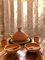 Tajine 5 pezzi - 2 persone - Tajine in terracotta Ø 22 cm, 2 piatti, 2 bicchieri - Artigianato e traduzione del Marocco - Autenticità e viaggio