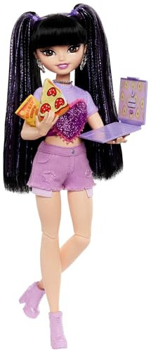 Barbie Dream Besties Renee, Muñeca con coletas altas, shorts morados y camiseta con corazón, pizza, ordenador portátil y accesorios de moda, juguete regalo para niños y niñas +3 años, HYC24
