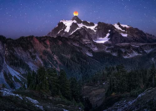 Displate - Poster aus Metall - Magnet-Montage - World Class Photos - Space Photos - Blood Moon over Shuksan 45 cm x 32 cm