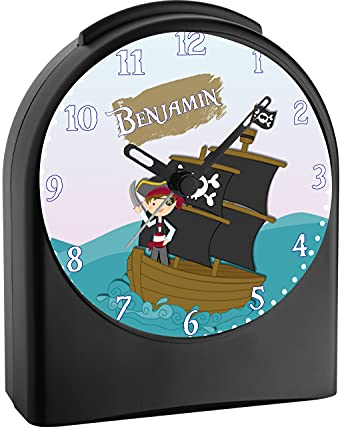 CreaDesign, WU-50-1028, Pirat, analog Kinderwecker schwarz, Funkwecker ohne Ticken, mit Licht, personalisiert mit Namen, 9,6 x 5,5 x 11,9 cm, 104 g