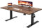 Devoko Bureau Assis Debout 140x60cm,Table Assis-Debout réglable en Hauteur,Bureau avec Crochet pour Sac à Dos et Panneau Intelligent à mémoire, à Domicile avec Panneau d'épissage,Marron