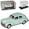 Atlas Peugeot 203 Limousine Hell Grün mit Sockel und Vitrine 1/43 Modell Auto