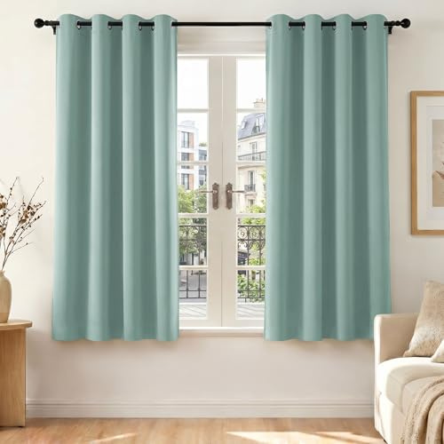 Deconovo Vorhang Blickdicht mit Ösen Übergardinen Thermovorhang Sommergrün | 2er Set, H175 x B140 cm, Vorhänge mit Ösen, blickdicht, Wärmeisolierend und passend für stilvolle Wohn- und Schlafzimmer