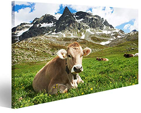 Cuadros Decoracion Salon Modernos Vaca lechera con pastoreo en Las montañas Alpinas de Suiza pastando Hierba Verde sobre Cielo Azul TWQ