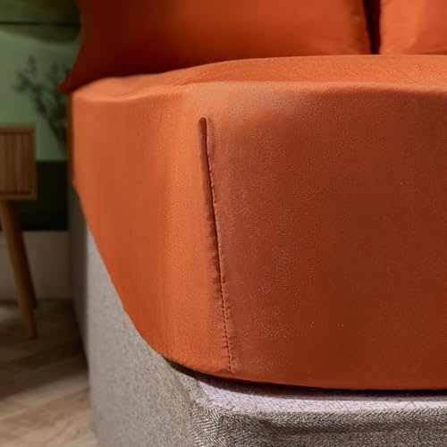 Brentfords Fitted Sheet Double Bed, Deep Pocket 25cm Easy Care Soft Microfibre Fabric Shrinkage and Fade Resistant Plain Bedding Bottom Sheet, Rust - 135 x 190cm