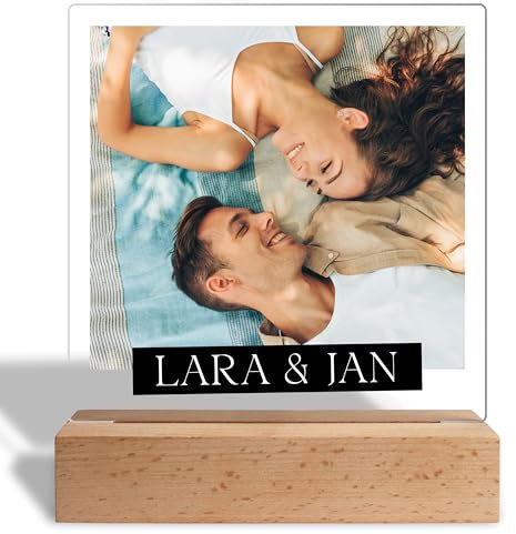 True Statements Personalisiertes Glasbild mit Foto, Namen und Datum - Acrylglas inkl. Holzaufsteller - 15x18 cm - Fotogeschenk zum Jahrestag, Kennenlerntag Geschenk (Foto + Wunschtext)