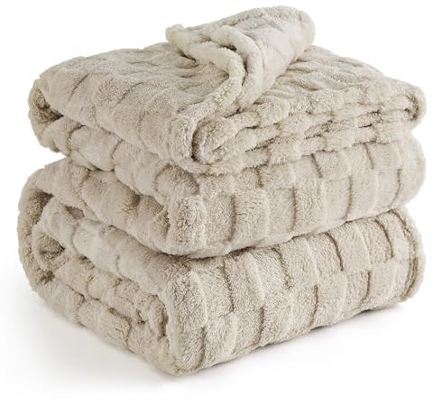 Bedsure Fleece Blanket King Size for Bed - Soft Cosy Checkered Large Blankets, Fluffy Warm Throw for Women and Girls, Beige, 230x270 cm
