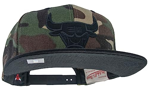 Mitchell & Ness NBA Woodland Camo CHI. Bulls Snapback Cap, camo/blk