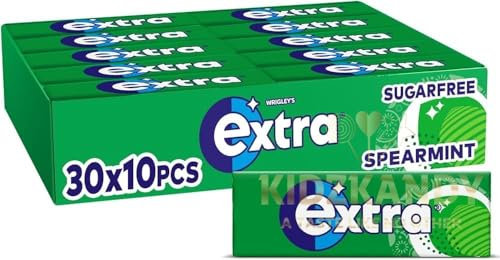 Xtra Sugarfree Chewing Gum, Refreshing Spearmint Flavour, Freshens Breath, With Xylitol, Helps with Oral Hygiene for Healthy Teeth and Gums 30 x 10 Packs