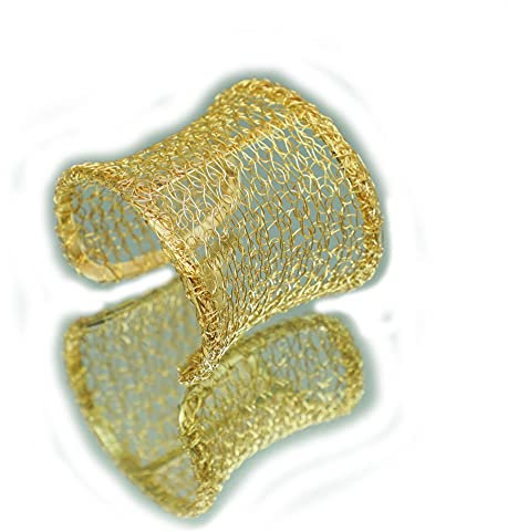 breite und edle Armspange gehäkelt aus Gold-Draht