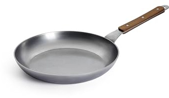 Woll – Carbon Steel Flachpfanne Ø 28 cm, 5 cm hoch – Karbonstahlpfanne PFAS-frei – natürlicher Antihafteffekt nach Einbrennen – Induktionspfanne – große Bratpfanne mit Holzstiel