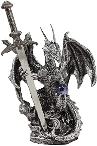 Ebros Gift Legendärer Silberdrache mit magischer Kugel und Excalibur-Schwert Brieföffner Figur Skulptur Zuhause und Büro dekorative Skulptur Mittelalterliche Renaissance Dungeons and Dragons Fantasy