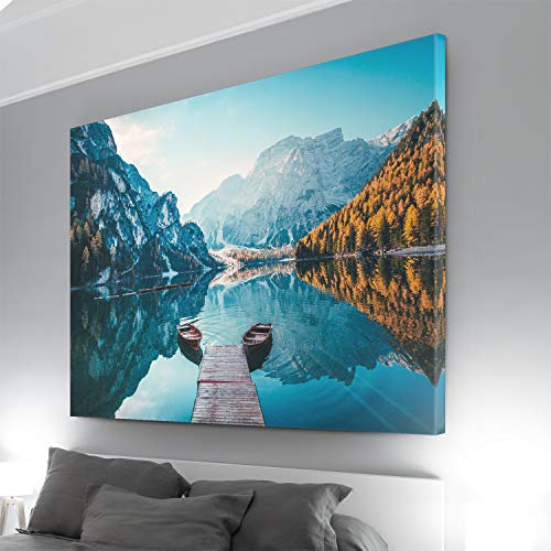 Atemberaubendes XXL Bild auf Leinwand, 150x100cm großes Wandbild, Fotomotiv Berge - Pragser Wildsee, Dolomiten. Ideal für Wohnzimmer & Schlafzimmer. Fertig aufgespannt auf 4cm Holz-Keilrahmen