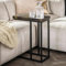 RINGO-Living Couch Beistelltisch Wido aus Teakholz & Metall Schwarz Gold, moderner Beistelltisch Sofa, Beistelltisch Bett mit dunkler Naturholz Tischplatte Massivholz, Natur Couchtisch