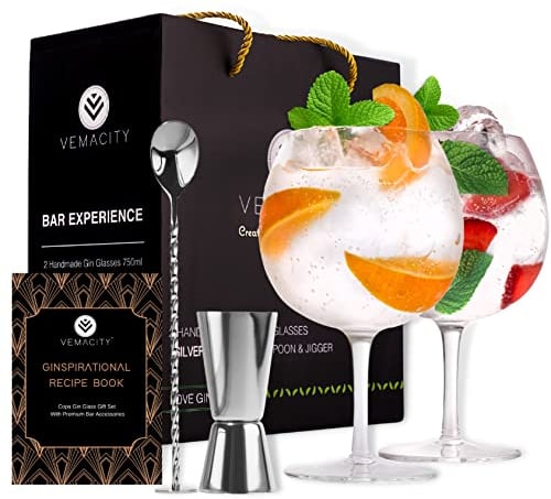 Vemacity Premium Gin Gläser 2er Set | 2 Ballonförmige Gin Tonic Gläser (550ml) | Mit Silbernem Bar-Löffel & Doppelseitigem Jigger | Elegantes Gingläser Geschenkset | Auch als Aperol Glas nutzbar