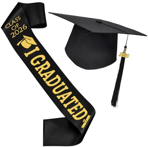Apparlxer Bachelor Hut mit Schärpe, Verstellbar Graduation Hat Abi Schwarz Abschluss Hut & Exam Passed Sash and Tassel Date Pendant 2026, Abitur 2026 Geschenke Graduation deko für Herren Damen