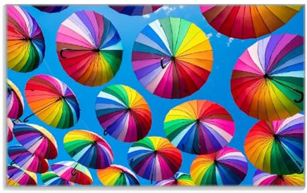 Wallario Frühstücksbrettchen aus Glas, Glasunterlage, Glasbrettchen Bunte Regenschirme vor blauem Himmel, Größe 14 x 23 cm, Sicherheitsglas