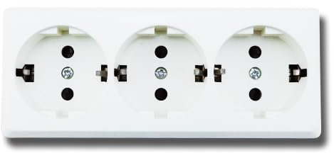 Enchufe de montaje en superficie de 3 vías, diseño compacto, color blanco, ideal para conexiones eléctricas en espacios reducidos.